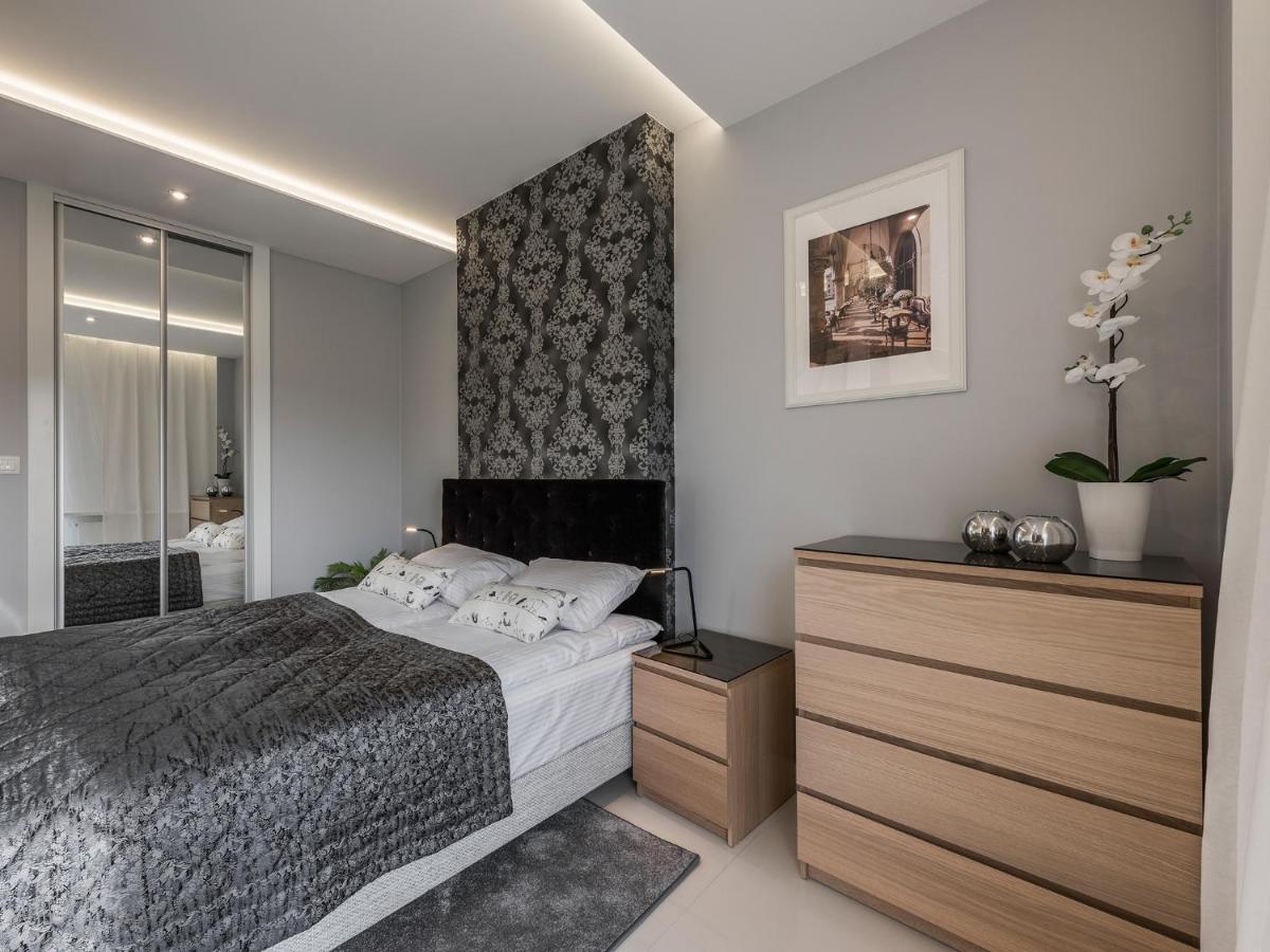 Black Pearl Apartment Krakow Ngoại thất bức ảnh